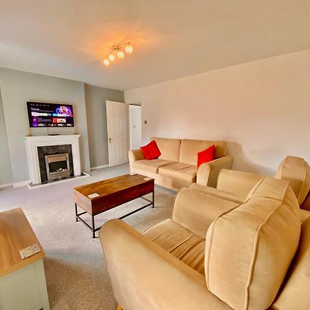 Spacious 3 Bed House, Sleeps 6, Free Parking - 14 Millers Close 莱明斯特 外观 照片