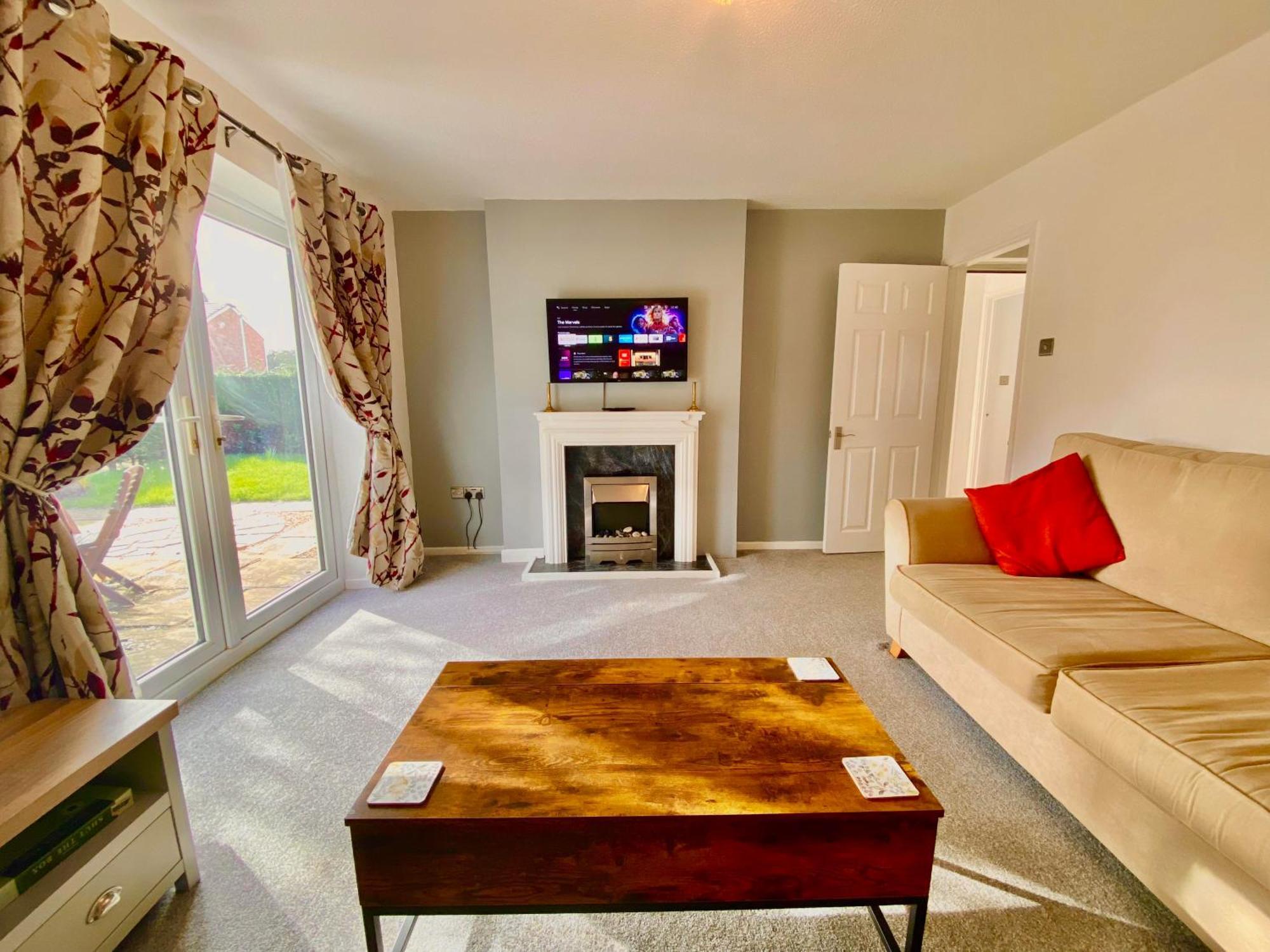 Spacious 3 Bed House, Sleeps 6, Free Parking - 14 Millers Close 莱明斯特 外观 照片