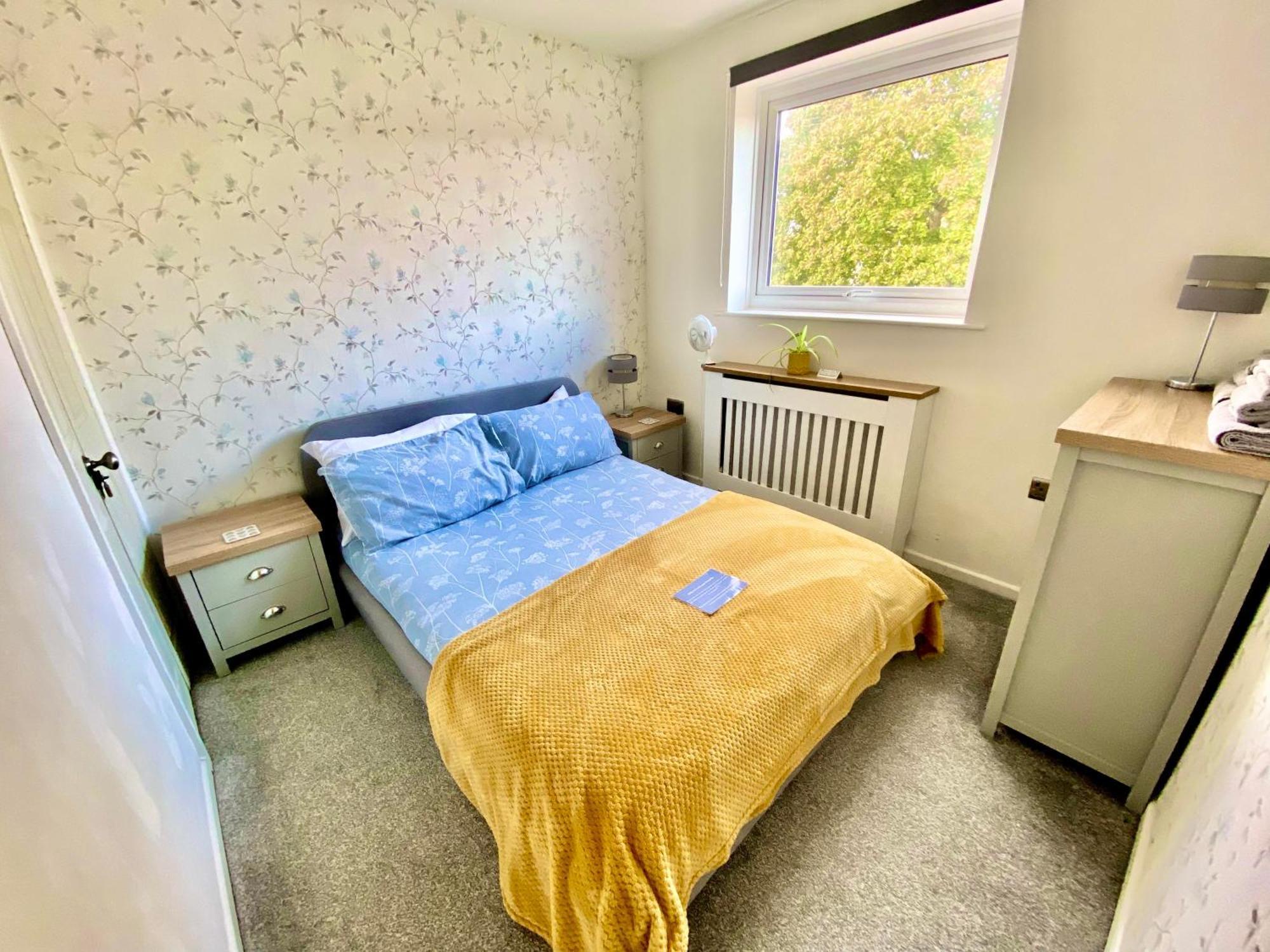 Spacious 3 Bed House, Sleeps 6, Free Parking - 14 Millers Close 莱明斯特 外观 照片