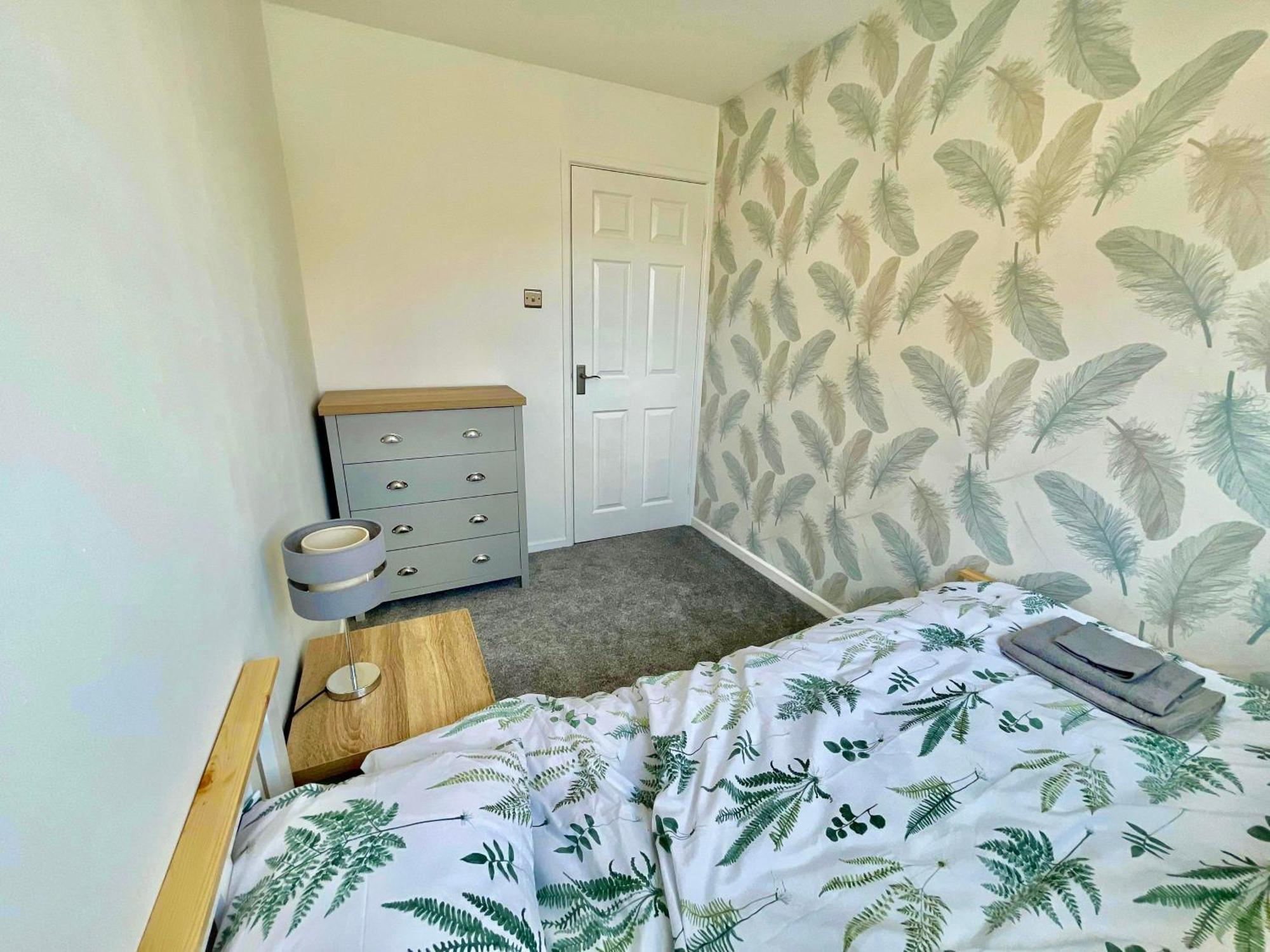 Spacious 3 Bed House, Sleeps 6, Free Parking - 14 Millers Close 莱明斯特 外观 照片