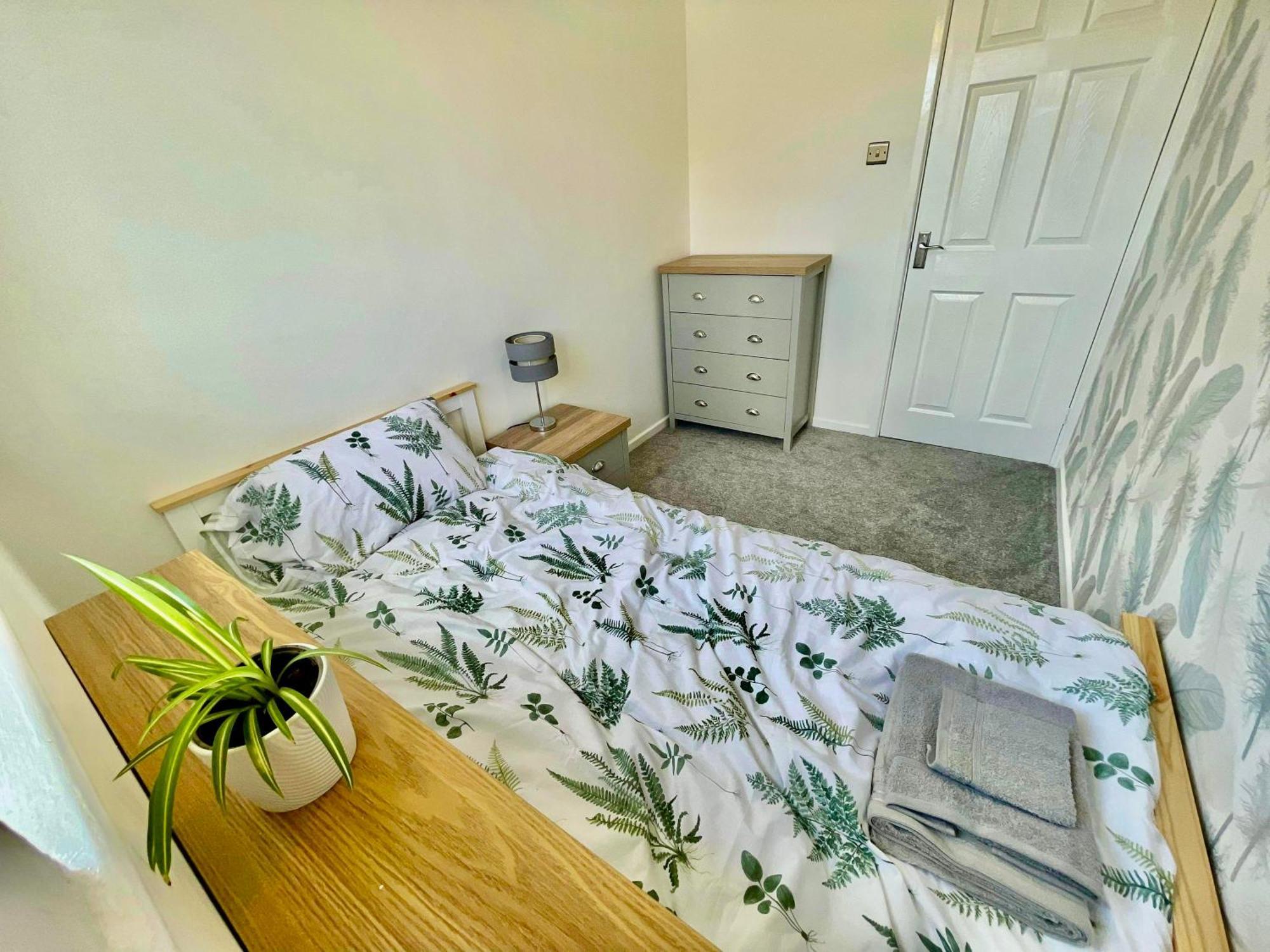 Spacious 3 Bed House, Sleeps 6, Free Parking - 14 Millers Close 莱明斯特 外观 照片
