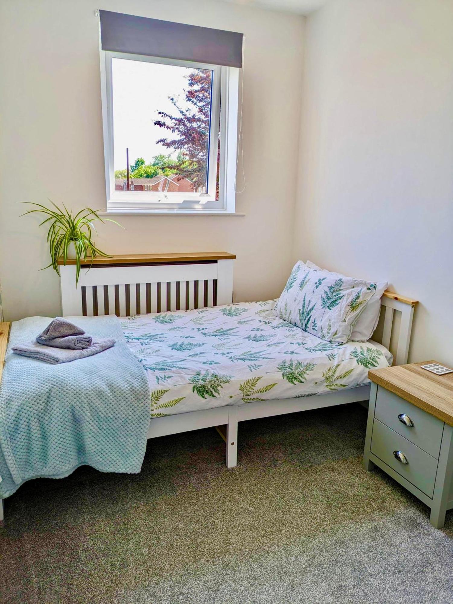 Spacious 3 Bed House, Sleeps 6, Free Parking - 14 Millers Close 莱明斯特 外观 照片