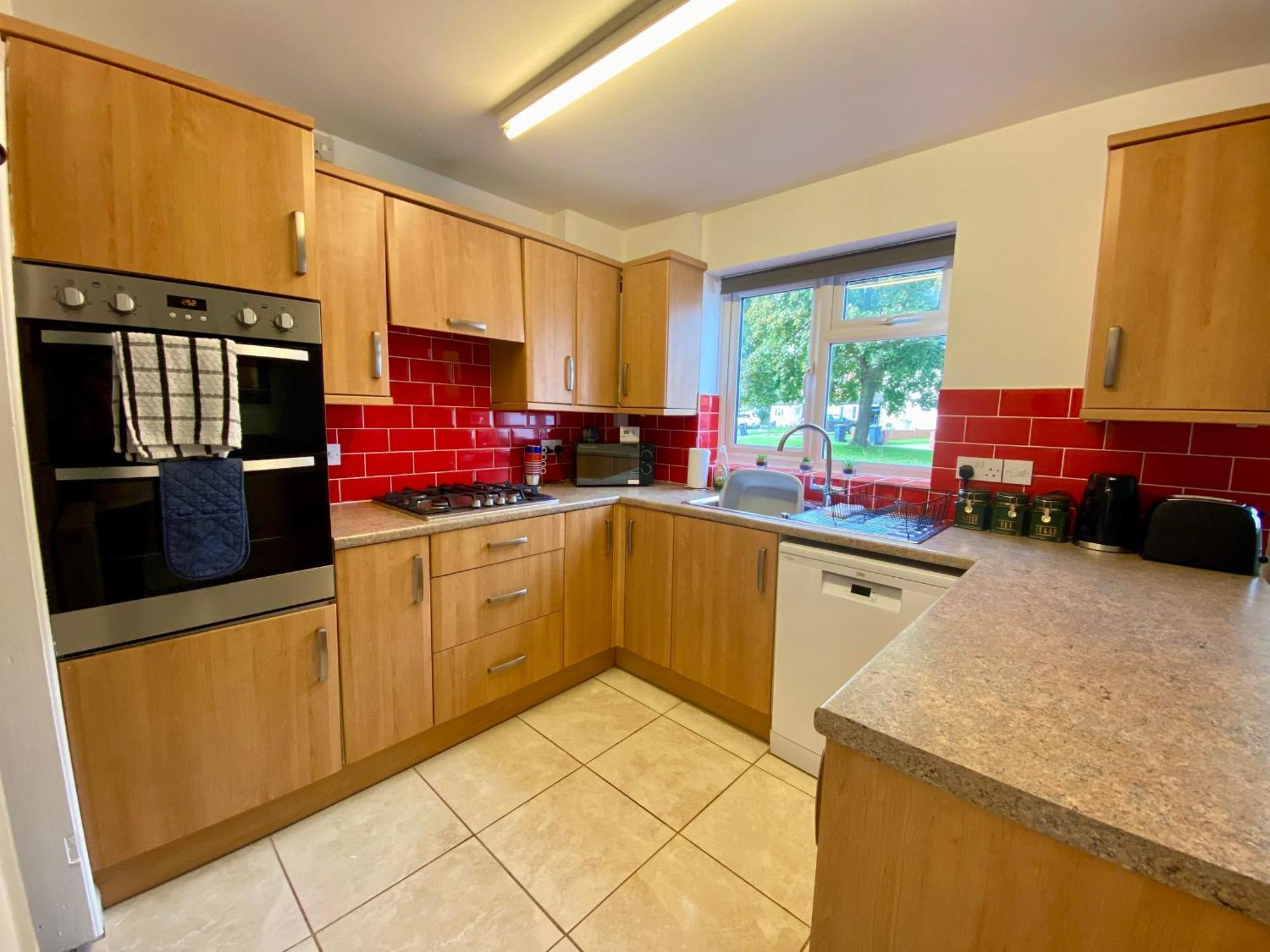 Spacious 3 Bed House, Sleeps 6, Free Parking - 14 Millers Close 莱明斯特 外观 照片