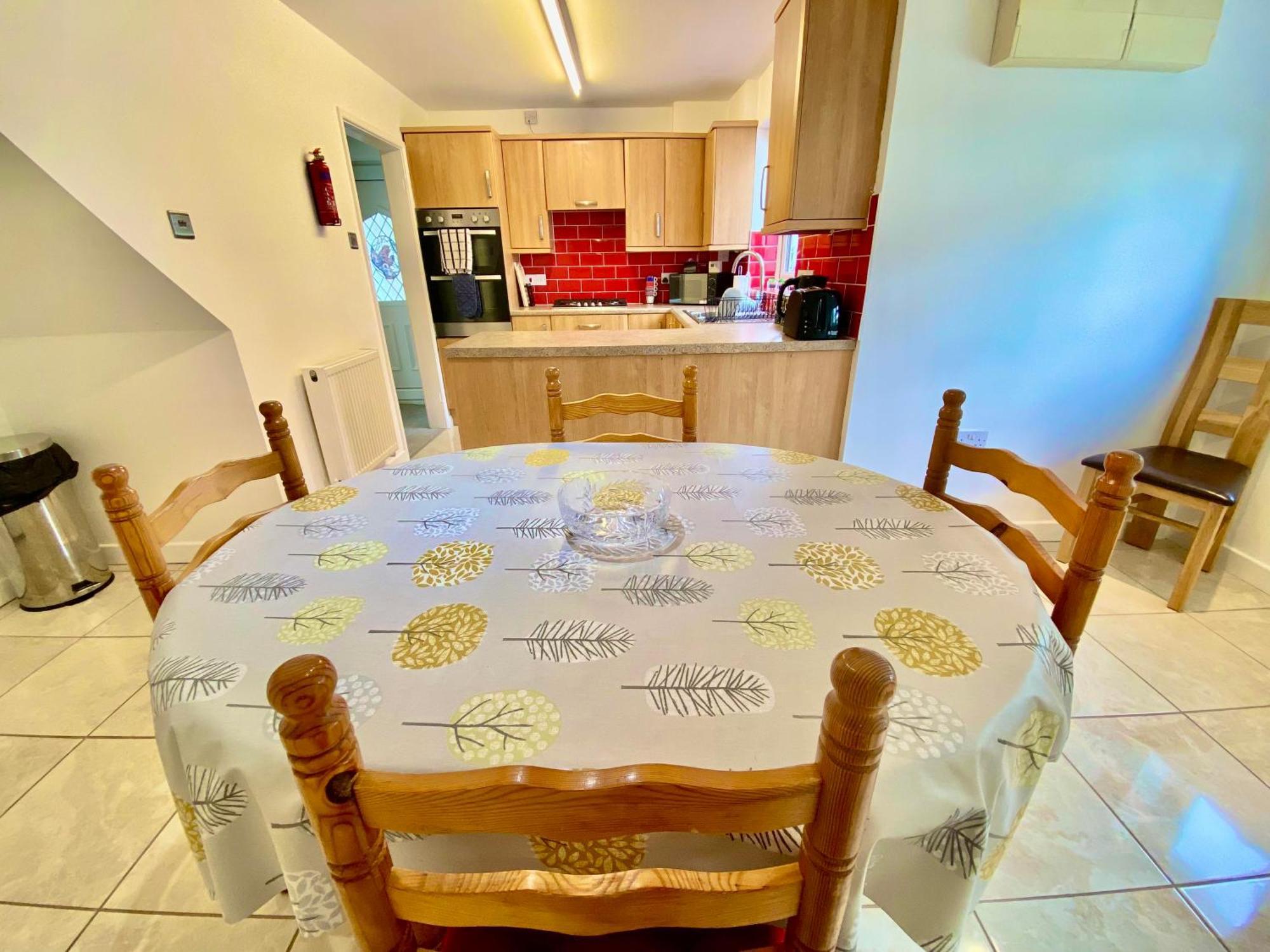 Spacious 3 Bed House, Sleeps 6, Free Parking - 14 Millers Close 莱明斯特 外观 照片