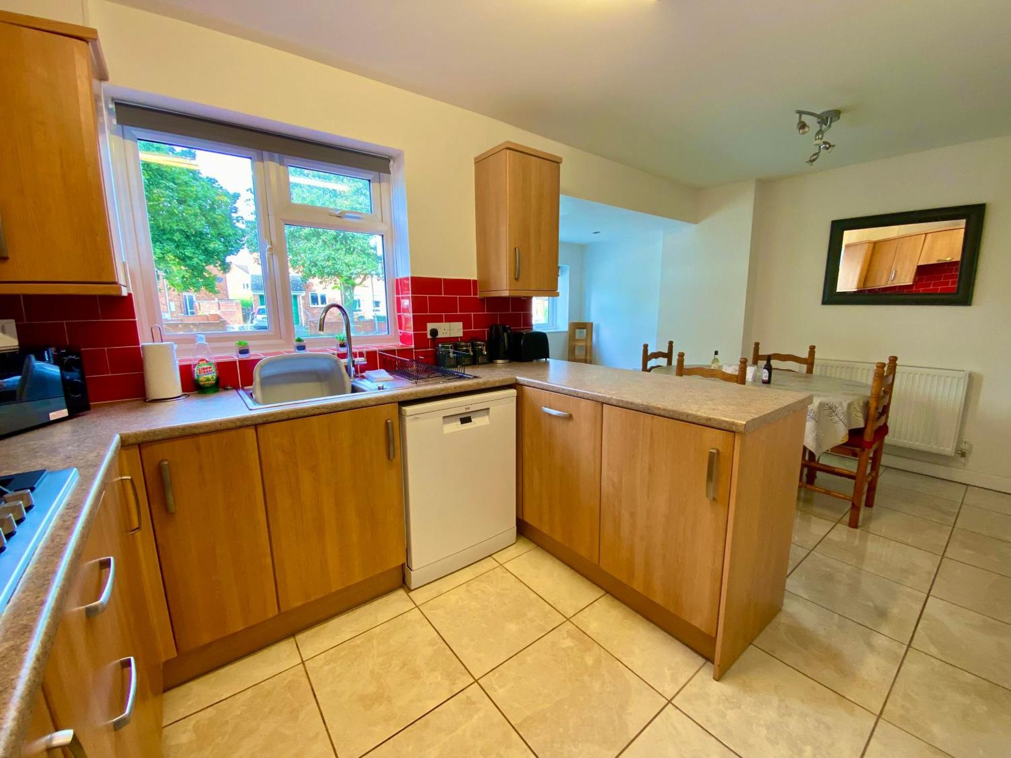Spacious 3 Bed House, Sleeps 6, Free Parking - 14 Millers Close 莱明斯特 外观 照片